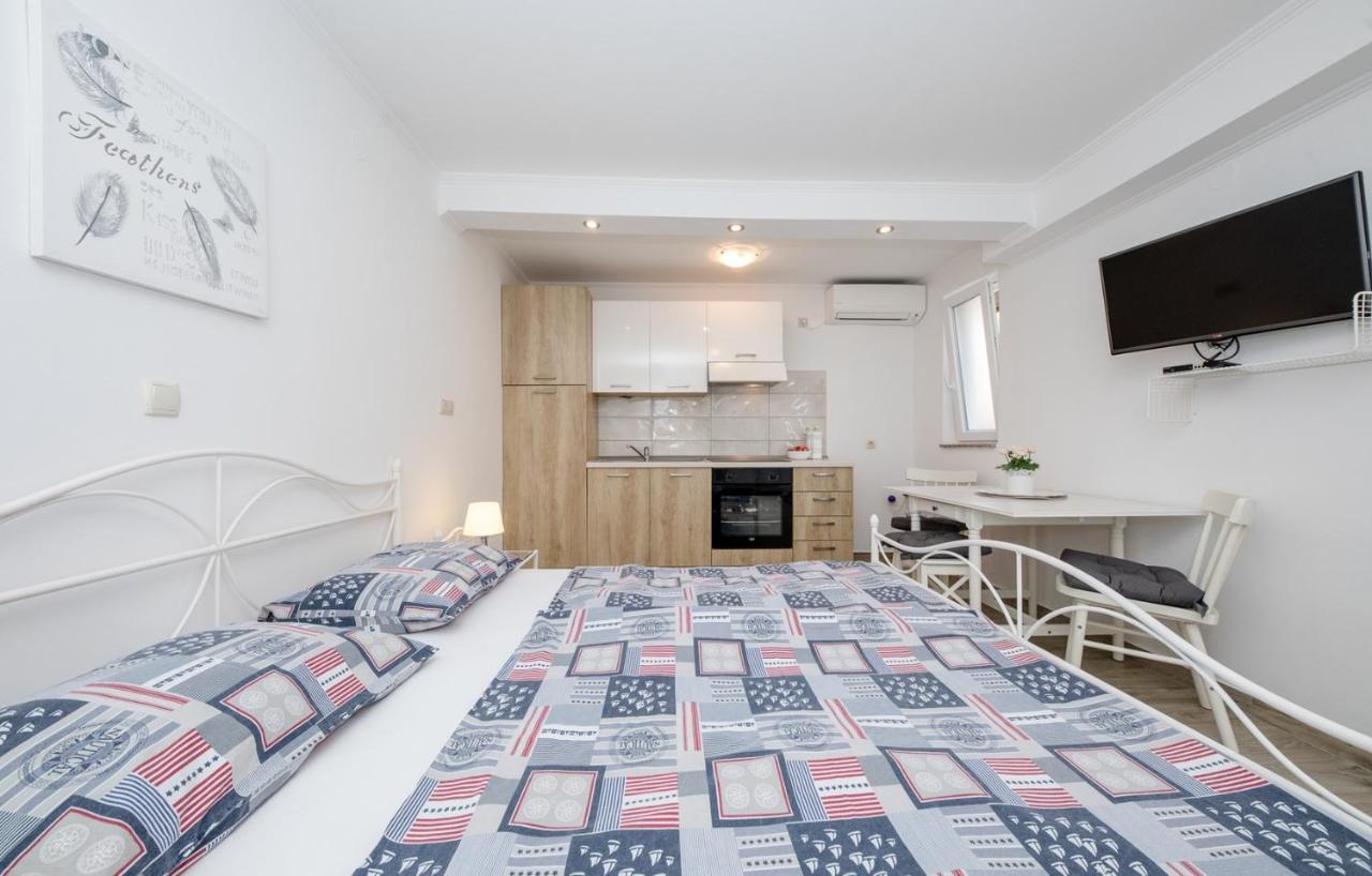 Apartments Makaus Supetarska Draga Eksteriør bilde