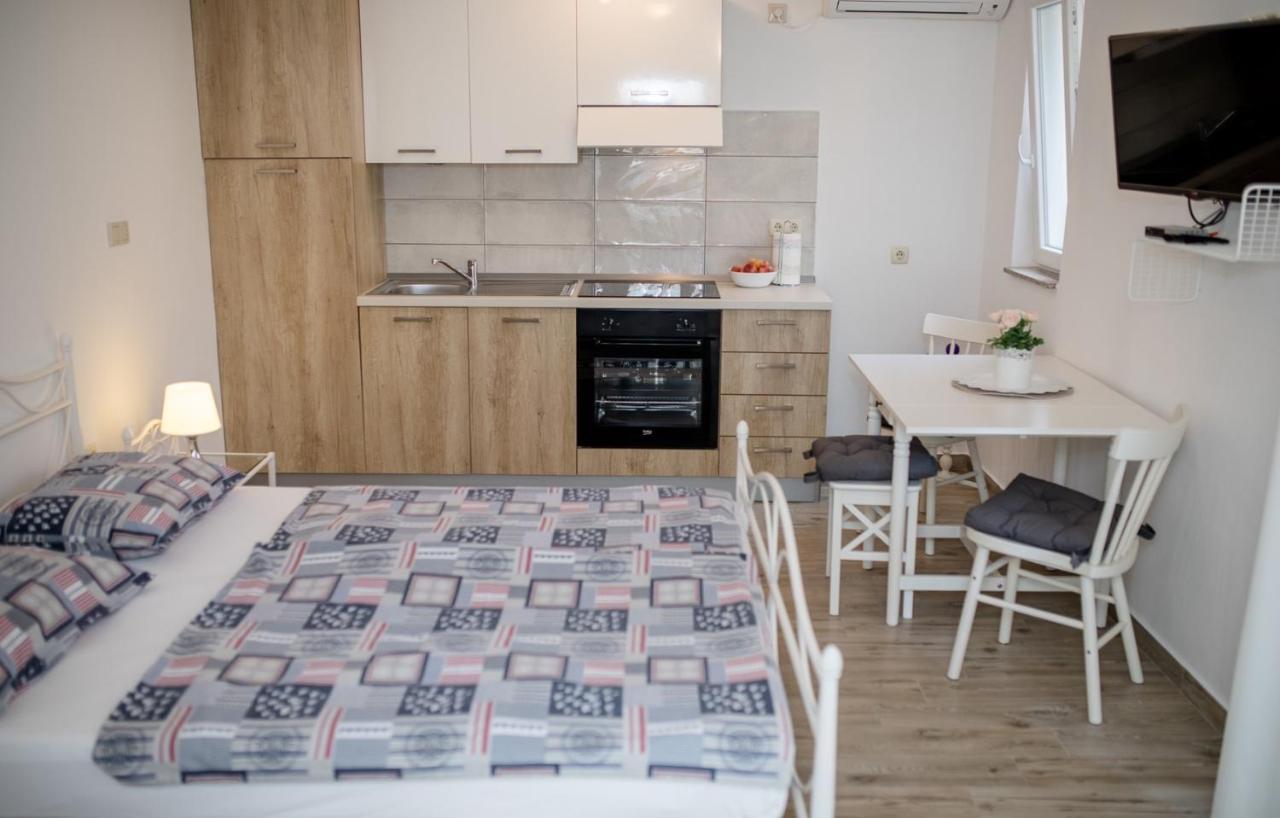 Apartments Makaus Supetarska Draga Eksteriør bilde