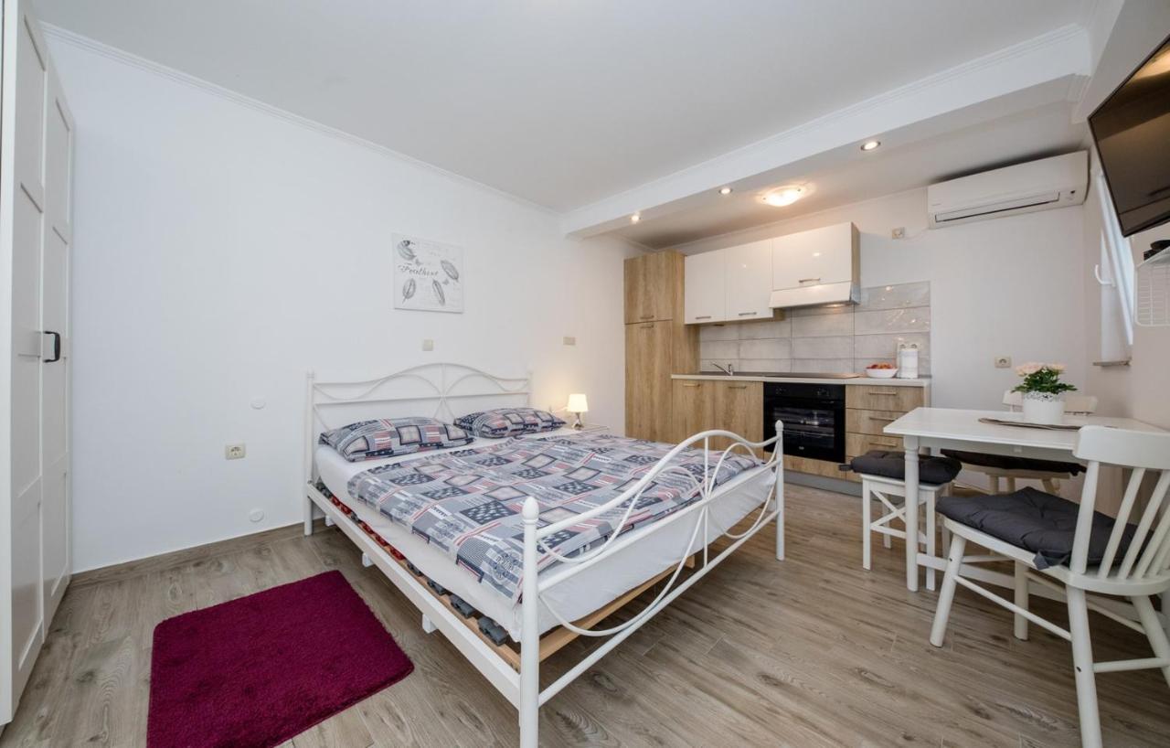Apartments Makaus Supetarska Draga Eksteriør bilde