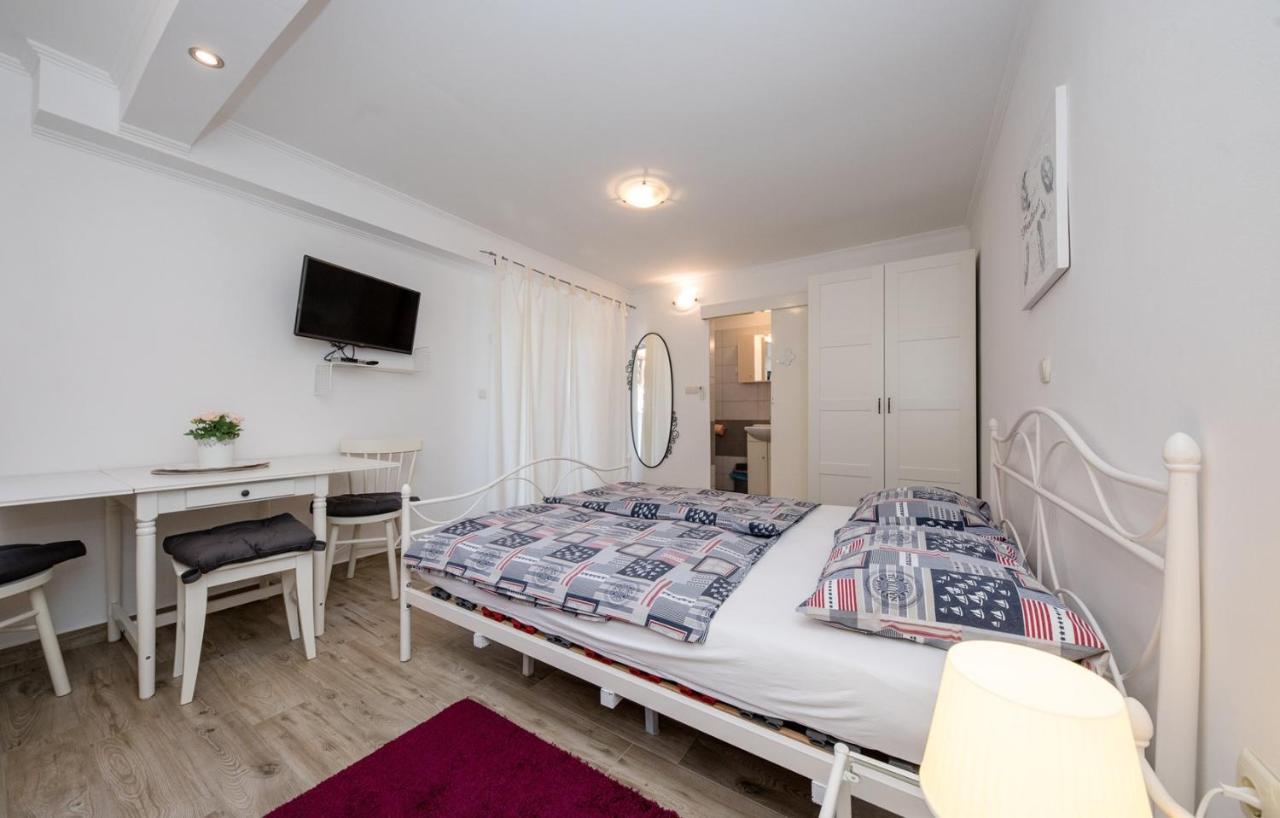 Apartments Makaus Supetarska Draga Eksteriør bilde